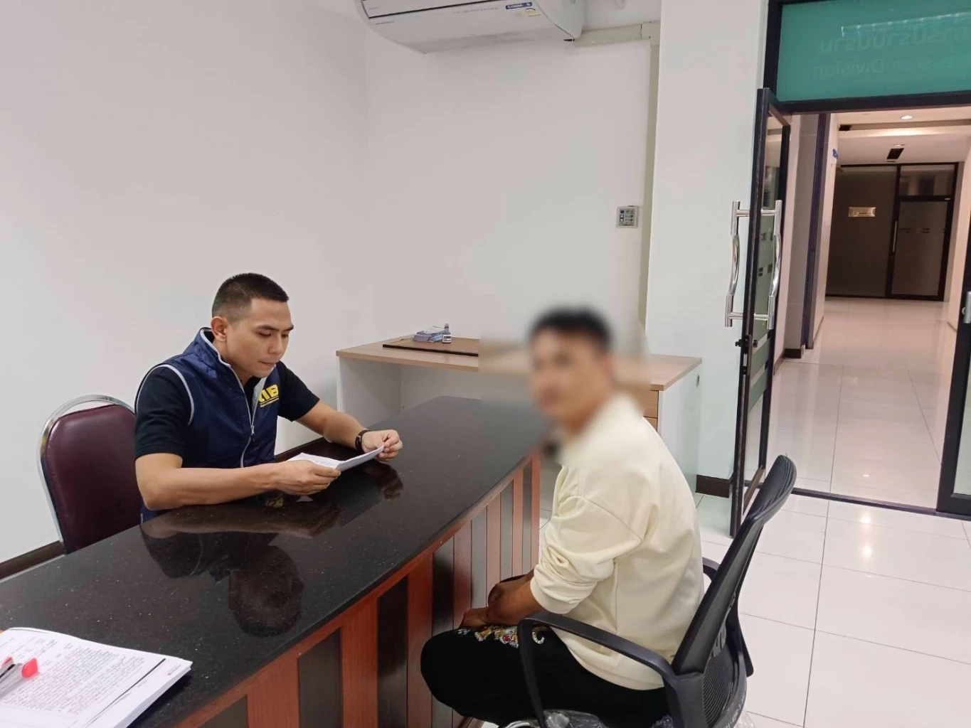 หนีก็ไม่พ้น! จับ "คนไทย" หัวหน้าแก๊งคอลเซ็นเตอร์ รับคำสั่ง "นายทุนจีน" โดยตรง หนีกบดานเมืองน่าน