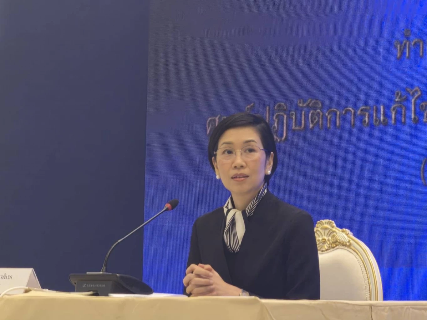  นางสาวรัชดา ธนาดิเรก โฆษกศูนย์ปฏิบัติการแก้ไขสถานการณ์ฉุกเฉินอุทกภัย หรือ ศป.กฉ.