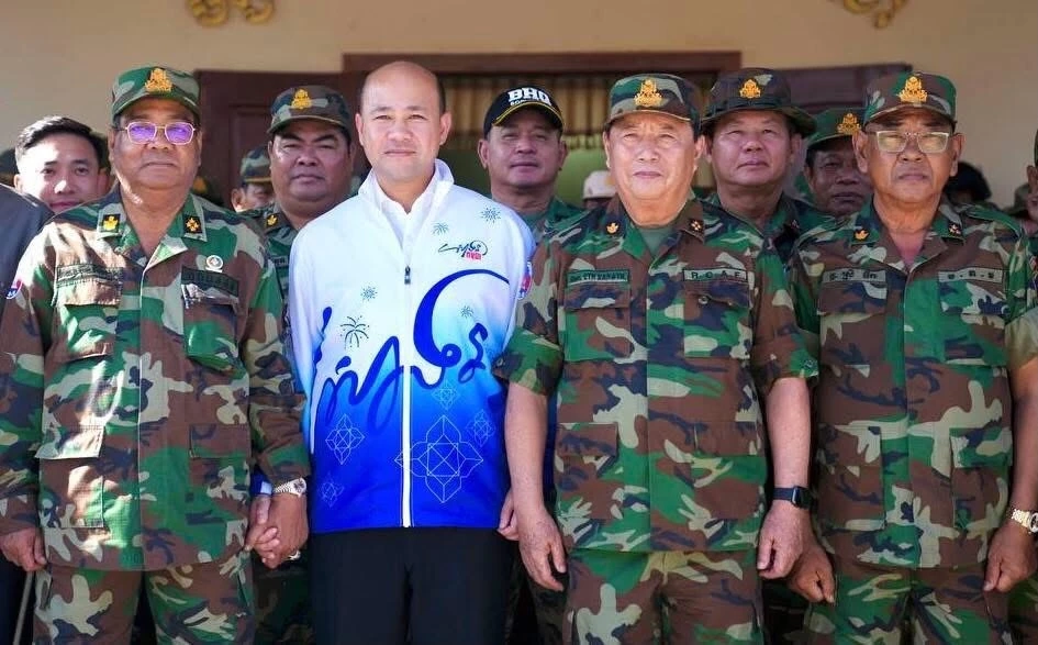 ฮุน มานี ไปพบขุนศึกเขมร ทั้ง พล.อ.ฮิง บุนเฮียง และ พล.สรัย ดึก