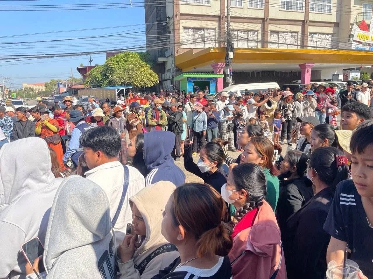 ด่วน! ปล่อย 18 ทหารกัมพูชาแล้ว ที่ด่านถาวรบ้านผักกาด หลังหยุดยิง 72 ชม.