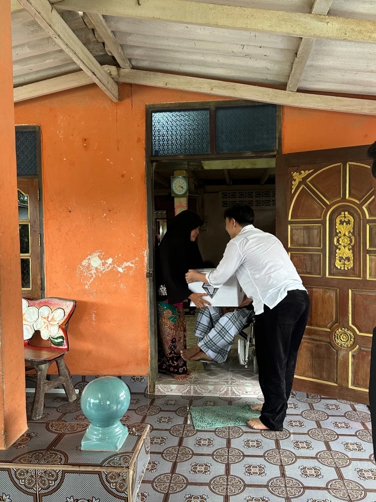 ธารน้ำใจสู่สะบ้าย้อย! หลายภาคส่วนผนึกกำลังมอบสิ่งของบรรเทาทุกข์น้ำท่วม พื้นที่เปราะบางชายแดนใต้