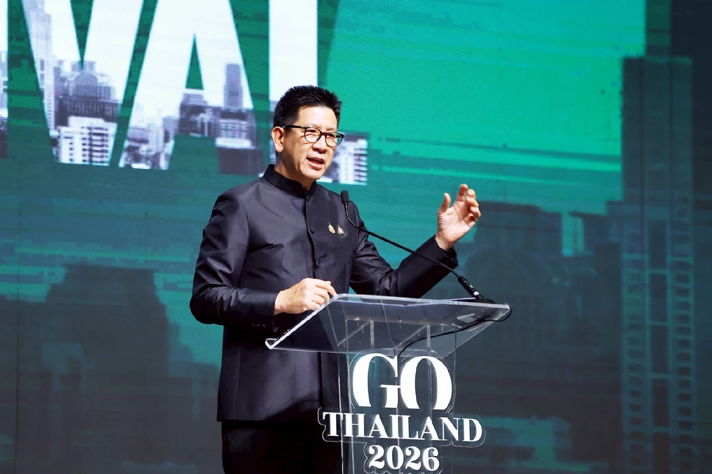 ดร.เอกนิติ นิติทัณฑ์ประภาศ รองนายกรัฐมนตรีและรัฐมนตรีว่าการกระทรวงการคลัง