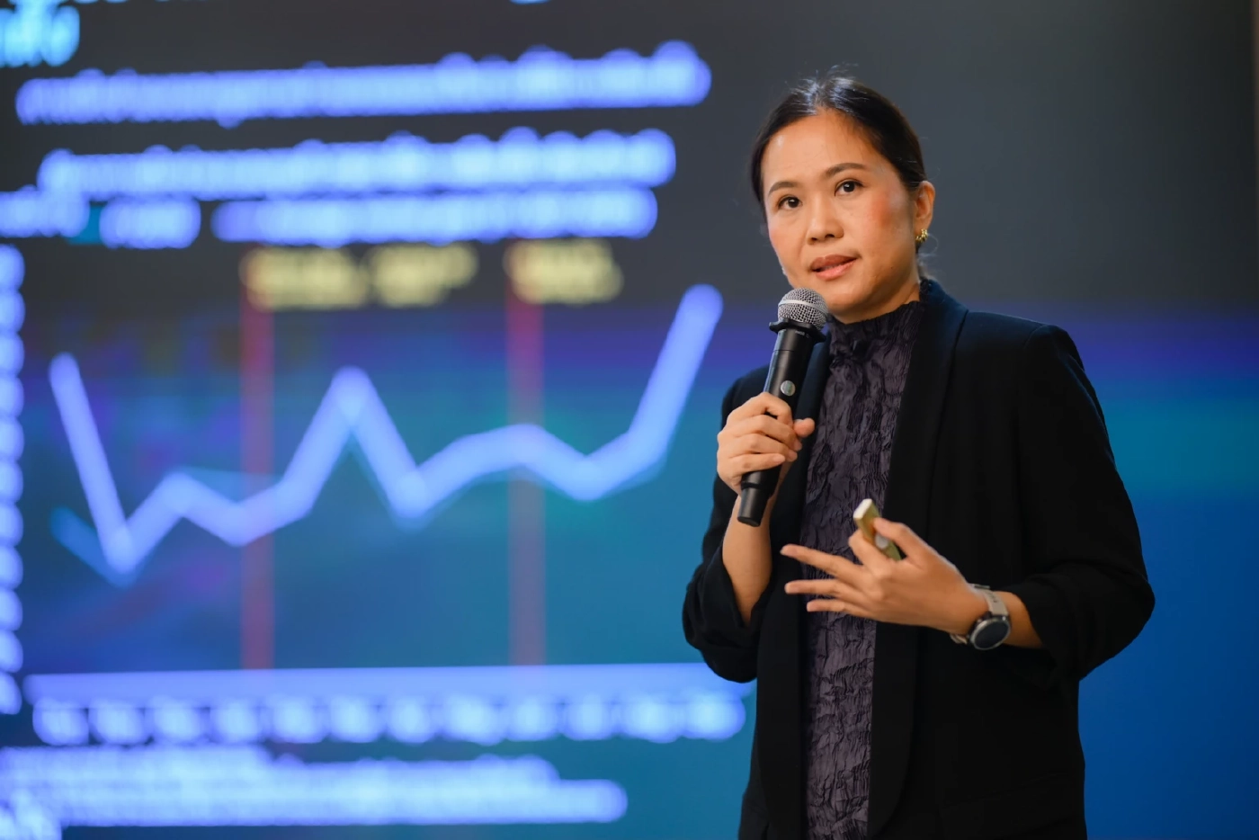 ณัฐพร ตรีรัตน์ศิริกุล รองกรรมการผู้จัดการ บริษัท ศูนย์วิจัยกสิกรไทย จำกัด 