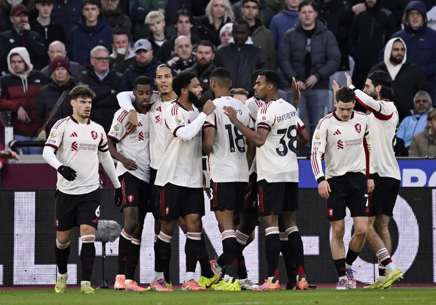 พรีวิว พรีเมียร์ลีก: ลิเวอร์พูล ลุ้นถึงท็อปโฟร์ ซันเดอร์แลนด์ หวังคว้าชัยรอบ 42 ปี