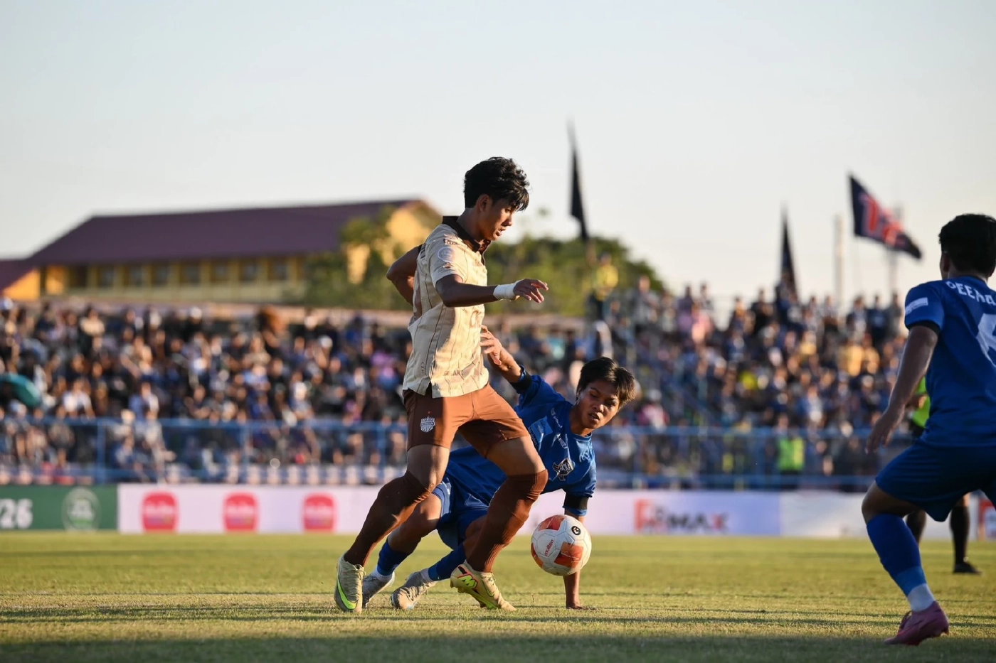 สรุป ช้าง เอฟเอ คัพ : การท่าเรือคว้าชัย แต่จ่อโดนปรับแพ้เซ่นส่งต่างชาติเกินโควตา