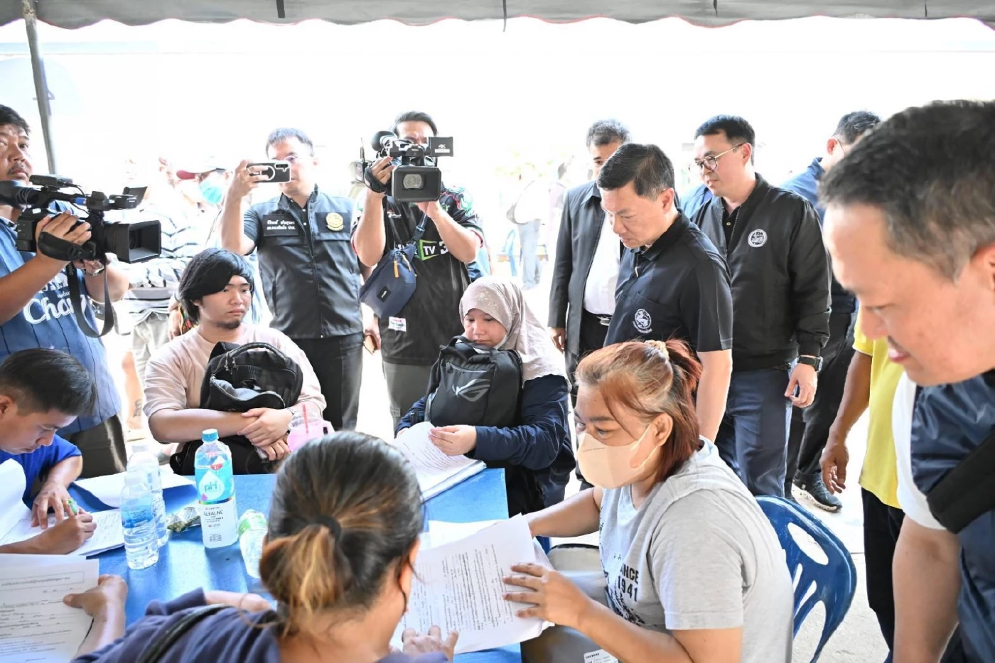 "ปลัดมหาดไทย" สั่งจัดผลัดเวรเจ้าหน้าที่คีย์ข้อมูลขอรับเงินเยียวยา 9,000 บาท ตลอด 24 ชั่วโมง