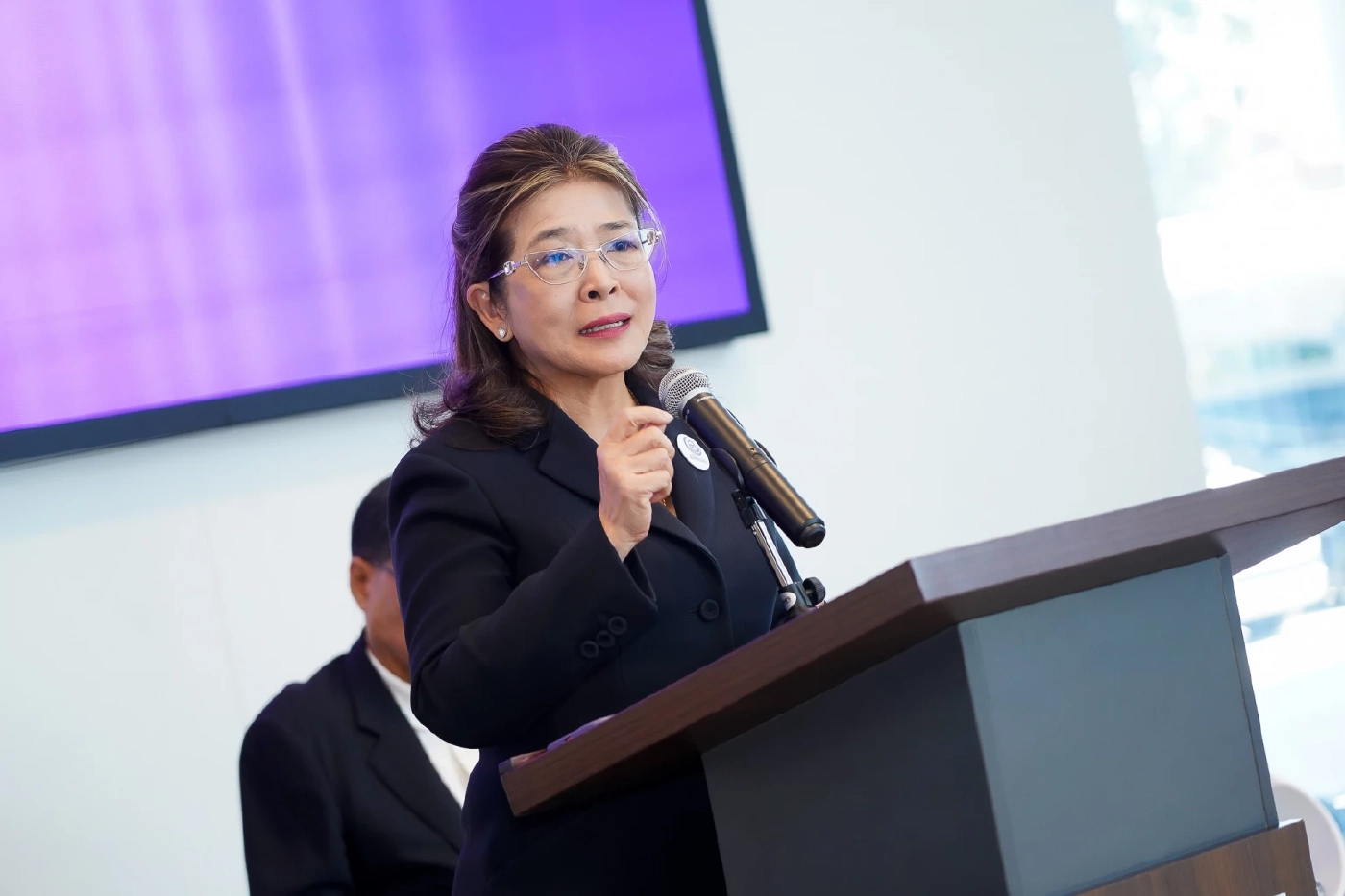 "สุดารัตน์" จี้ "รัฐบาล–ก.ล.ต." เร่งสางเส้นเงินผิดกฎหมาย ผงาดถือหุ้น "บ.พลังงาน" เกือบ 25%