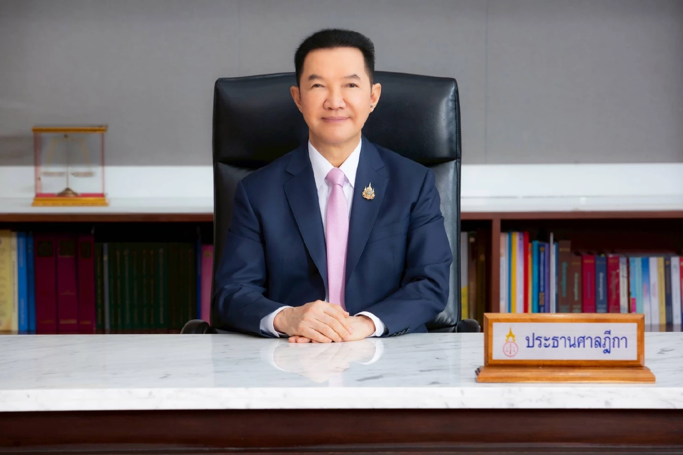 ศาลฎีกาเปิดเก้าอี้ประมุขตุลาการให้นั่งวันเด็ก ธีม บุปผาราชินี