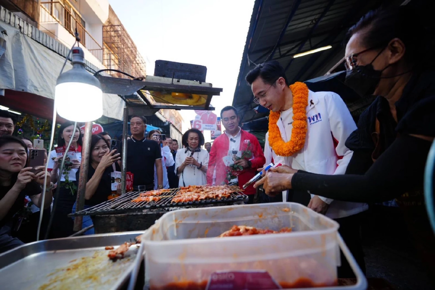 "ยศชนัน" ช่วย "พลภูมิ" หาเสียงเขต15 มั่นใจ ทวงคืนพื้นที่ได้