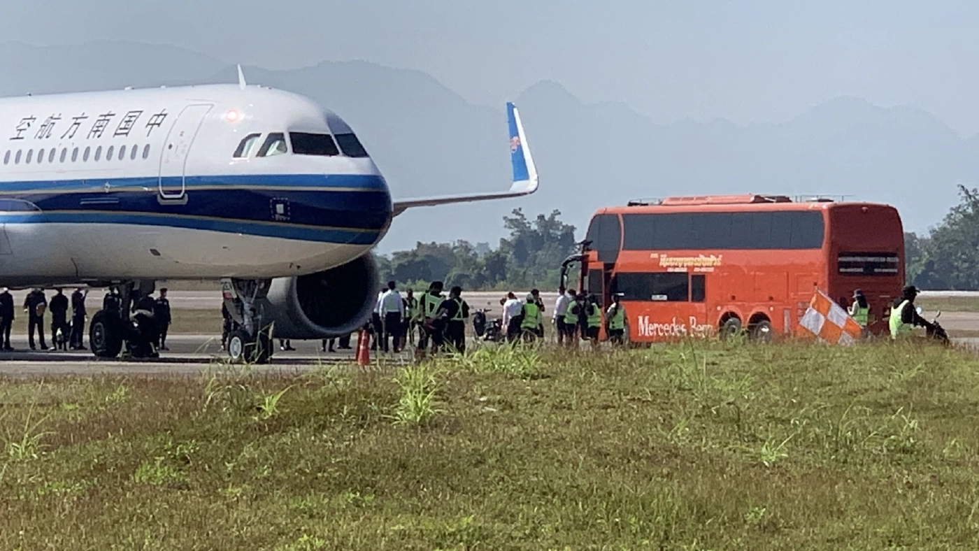 จีนส่งเครื่องบินรับพลเมือง 300 คน ที่แม่สอด หลังหนีจากพื้นที่ "เคเคปาร์ค" เมียวดี