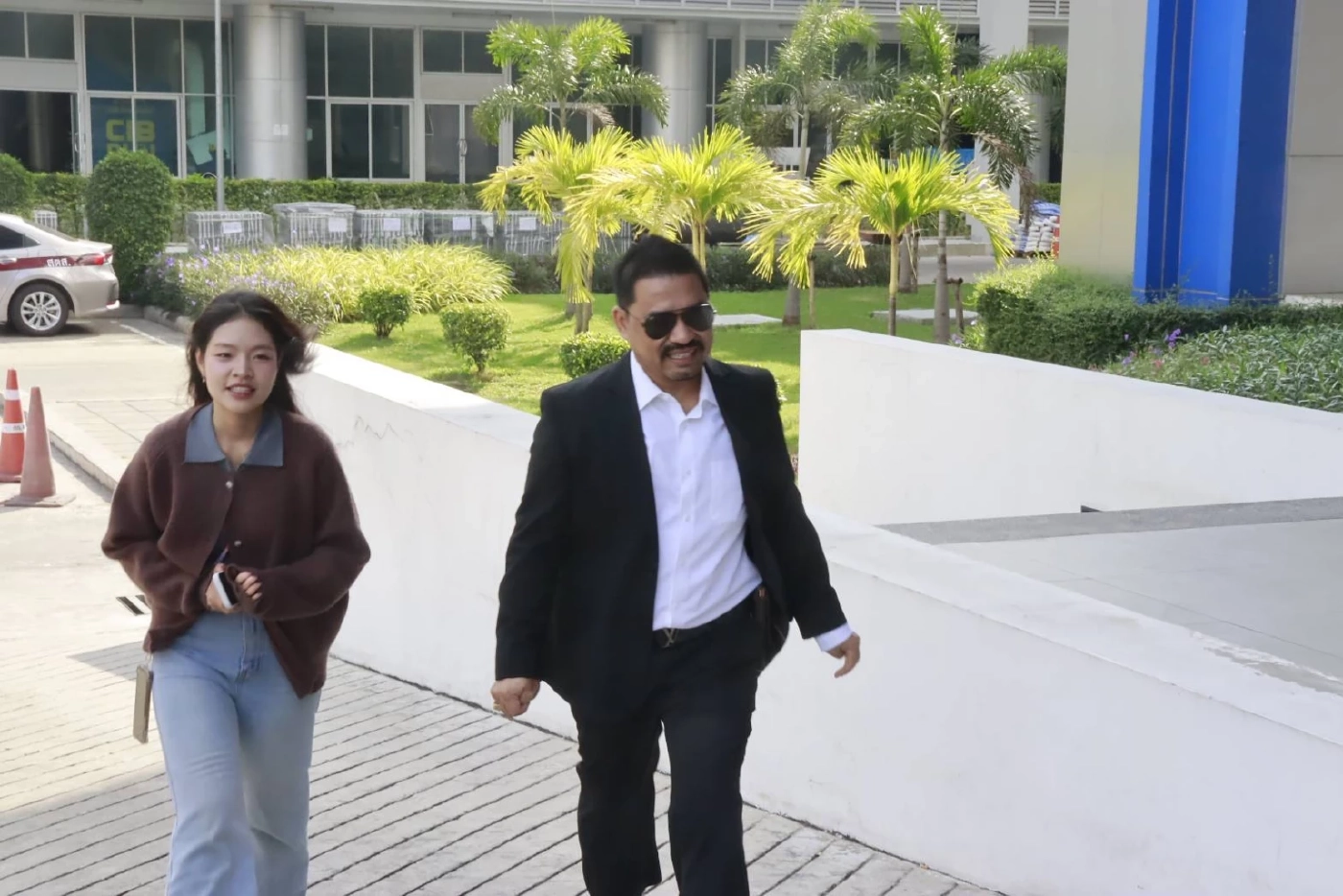 "เวย์ ไทยเทเนียม" เข้ารับทราบข้อกล่าวหา ร่วมกันฉ้อโกงทรัพย์ ร่วมกับ "นานา ไรบีนา" (มีคลิป)