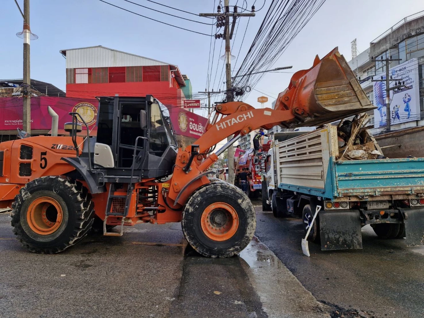ออมสิน เร่งปฏิบัติการฟื้นฟูหาดใหญ่ 'เก็บกวาด - เช็ดล้าง - ซ่อมแซม'
