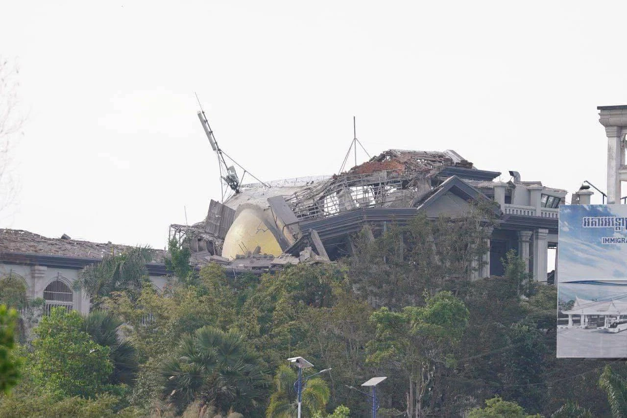 เปิดภาพ "สะพานจัยจุมเนี้ยะ-บ่อนคาสิโน” หลังถูก F-16 ทิ้งไข่ทำลาย