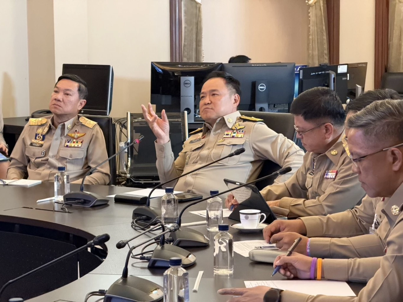 นายกฯ ประชุม 7 ผู้ว่าฯ ชายแดนกัมพูชา สั่งใช้งบดูแล ปชช.เต็มที่