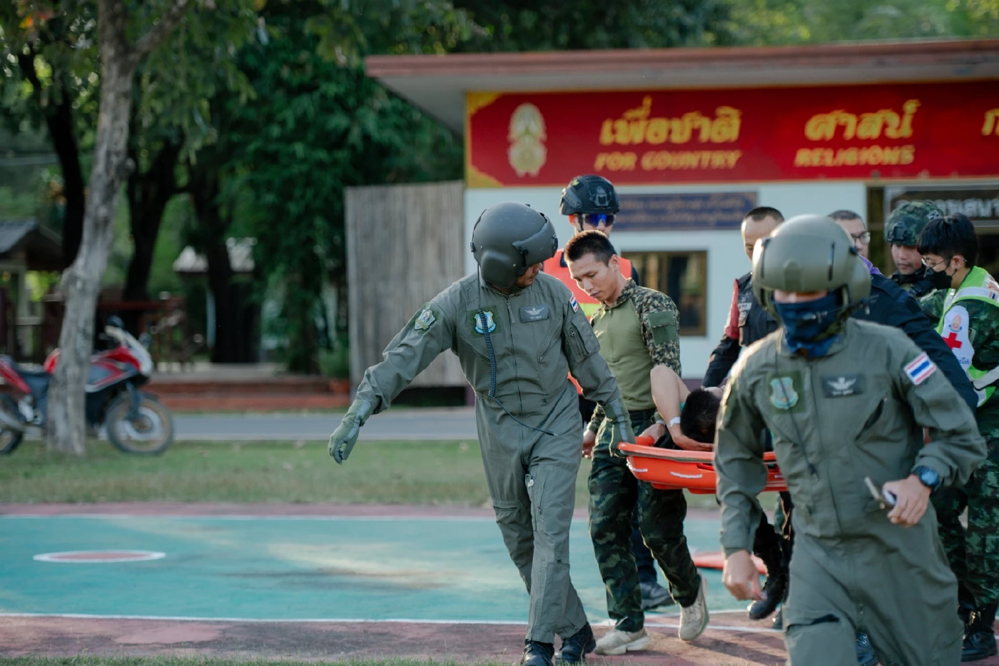 ทหารไทยที่ถูกยิงได้รับบาดเจ็บบริเวณภูผาเหล็ก