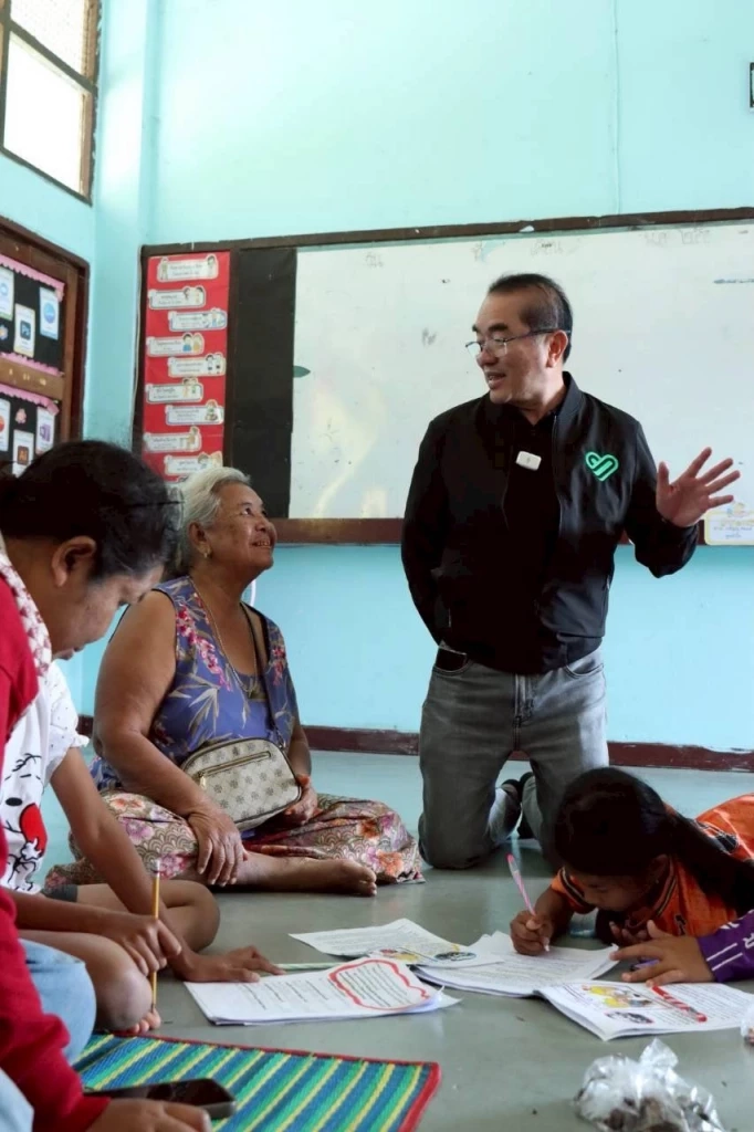 "หมอวรงค์" ร่วมโบกธงส่งร่าง "จ่าเริง" พร้อมให้กำลังใจทหารแนวหน้า