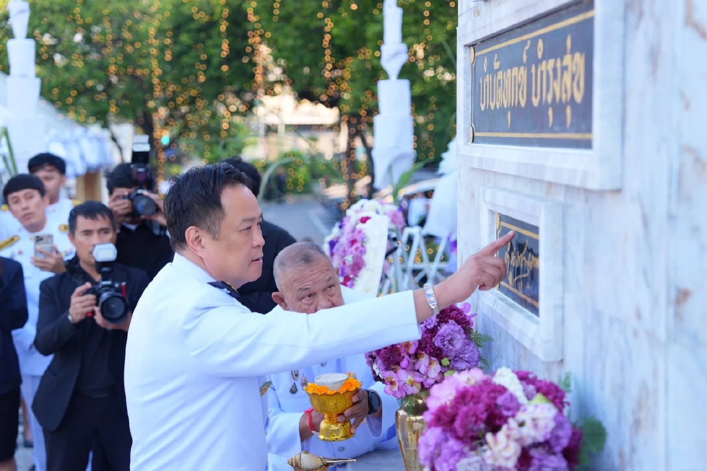 "อนุทิน" วางพวงมาลาถวายสักการะ เนื่องในวันดำรงราชานุภาพ