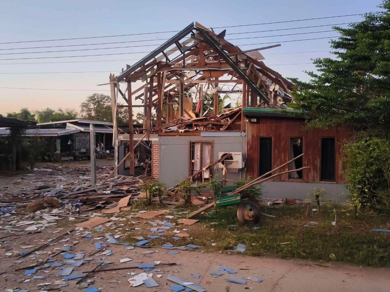 "กัมพูชา" ถล่มจรวด "BM-21" ซ้ำรอบ 2 ตาพระยา-โคกสูง จ.สระแก้ว พังยับ