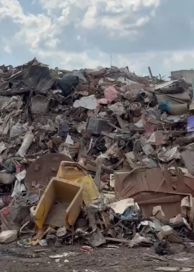 หลังน้ำลด เจอวิกฤตขยะล้นเมืองหาดใหญ่ ส่งกลิ่นเหม็นทั่วเมือง
