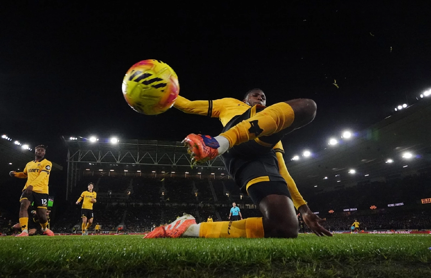 เก็บตก พรีเมียร์ลีก : "บรูโน่" ท็อปฟอร์ม! แมนยู บุกยิง วูล์ฟส์ 4-1 ขึ้นอันดับ 6