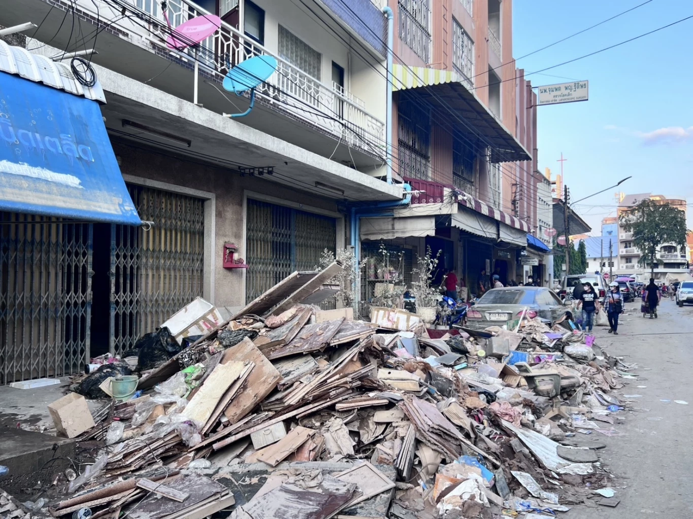 “ทวี” ระดมจิตอาสา ชายแดนใต้ 450 ชีวิต ร่วมฟื้นหาดใหญ่อาทิตย์นี้