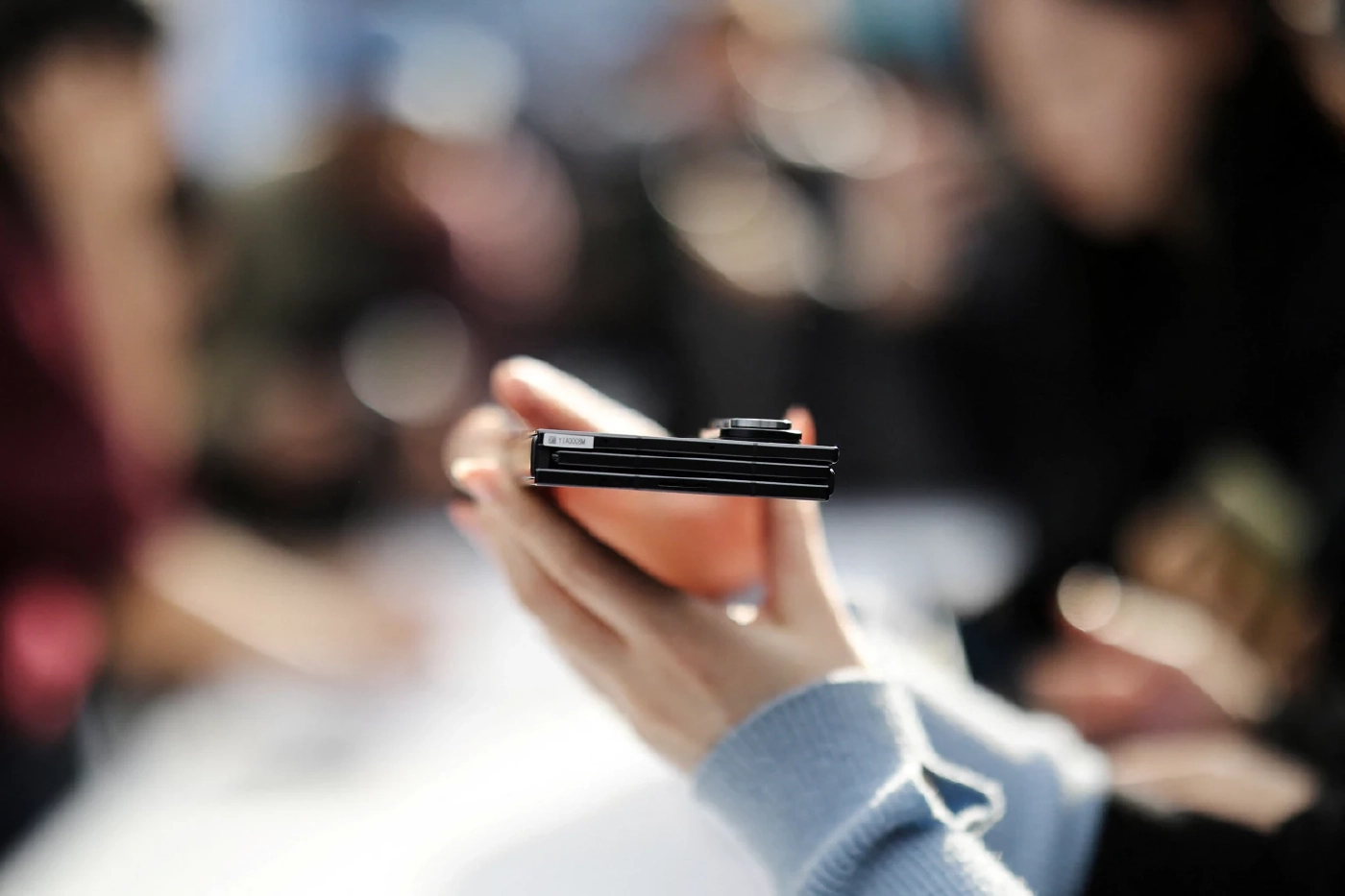 "ซัมซุง" เปิดตัวสมาร์ทโฟนพับได้สามทบรุ่นแรก!