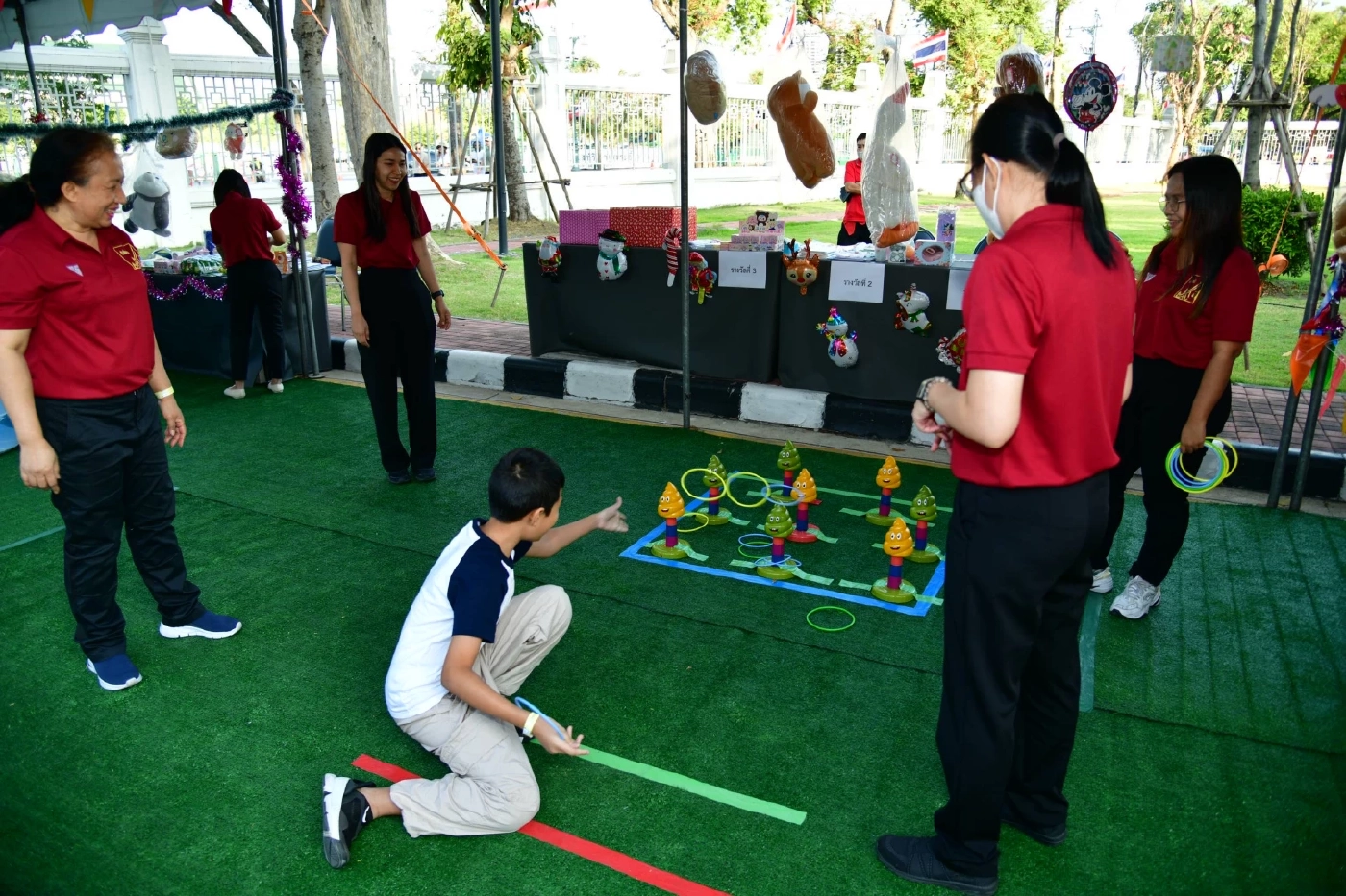 ศาลฎีกาเปิดเก้าอี้ประมุขตุลาการให้นั่งวันเด็ก ธีม บุปผาราชินี