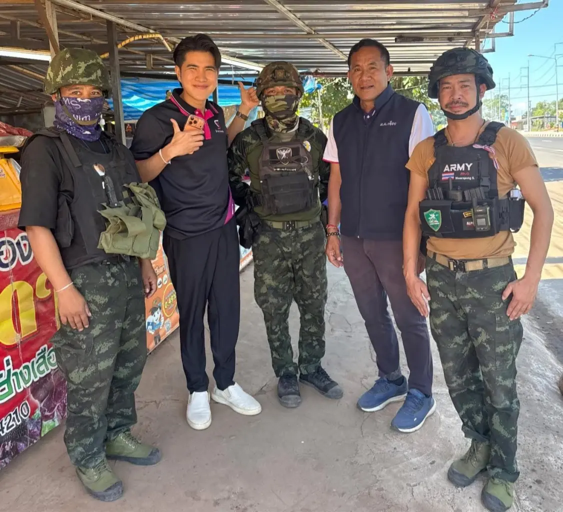 หัวหน้ากังฟู และสมศักดิ์ บุญประชุม อดีต สส.อุบลฯ หนุนทหารแนวหน้า 