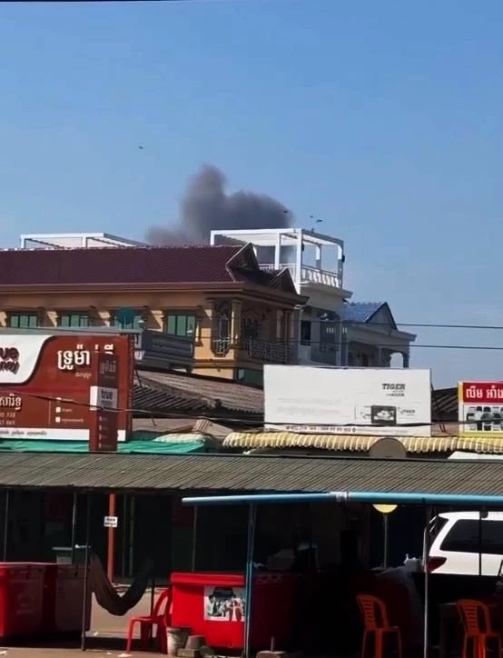 ทัพฟ้าส่ง "F-16" ทิ้งระเบิดนำวิถีด้วยเลเซอร์ ทำลาย "คลังเก็บจรวด BM-21" จ.อุดรมีชัย