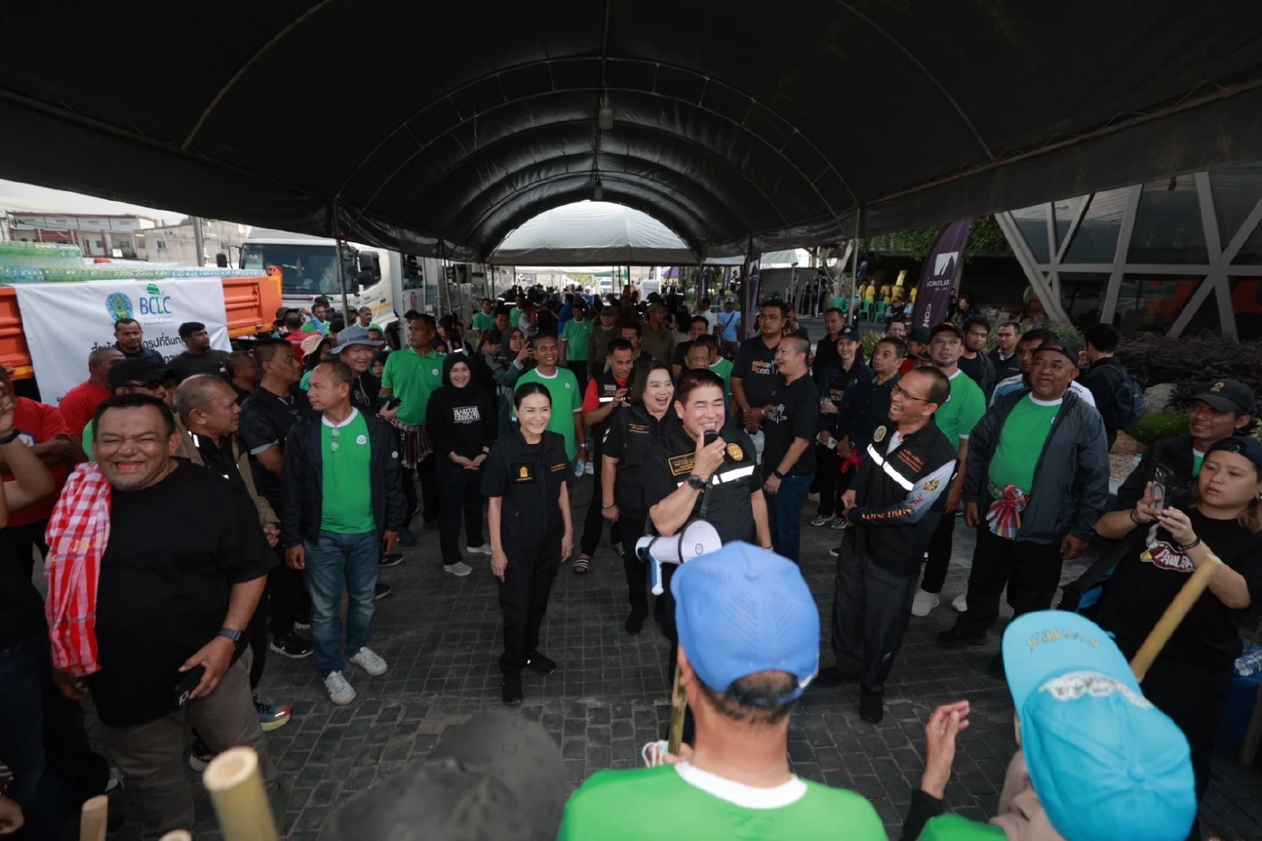 “นฤมล” นำ ศธ.ลุยสำรวจ รร.หาดใหญ่ ส่งทีมอาชีวะ Fix It ซ่อมไฟบ้าน ปชช.