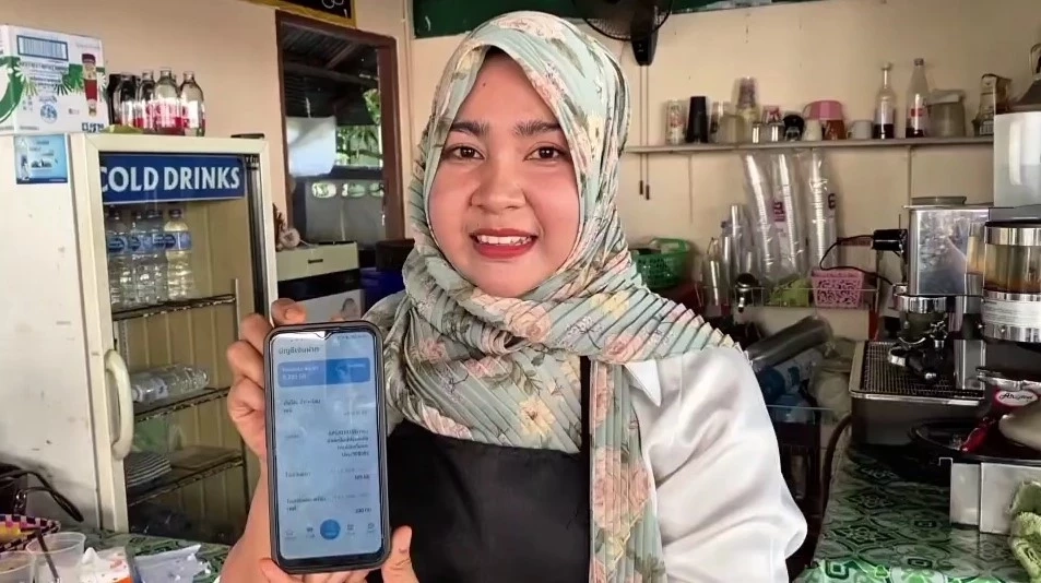 ชาวบ้านดีใจน้ำตาไหล เงินเยียวยาน้ำท่วม 9 พัน เข้าบัญชี