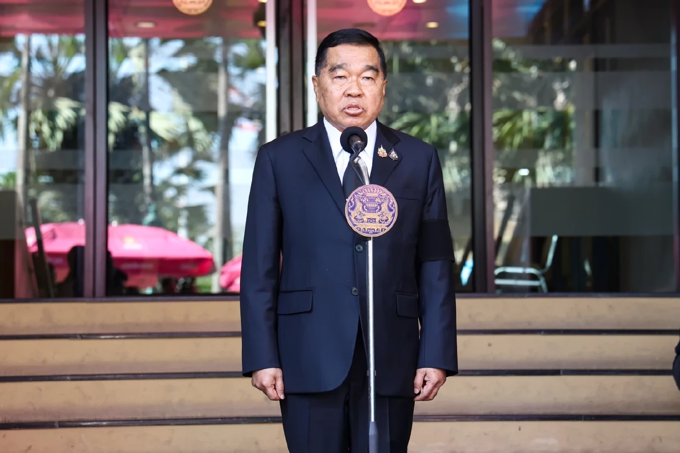 พล.อ.ณัฐพล นาคพาณิชย์ รมว.กลาโหม 