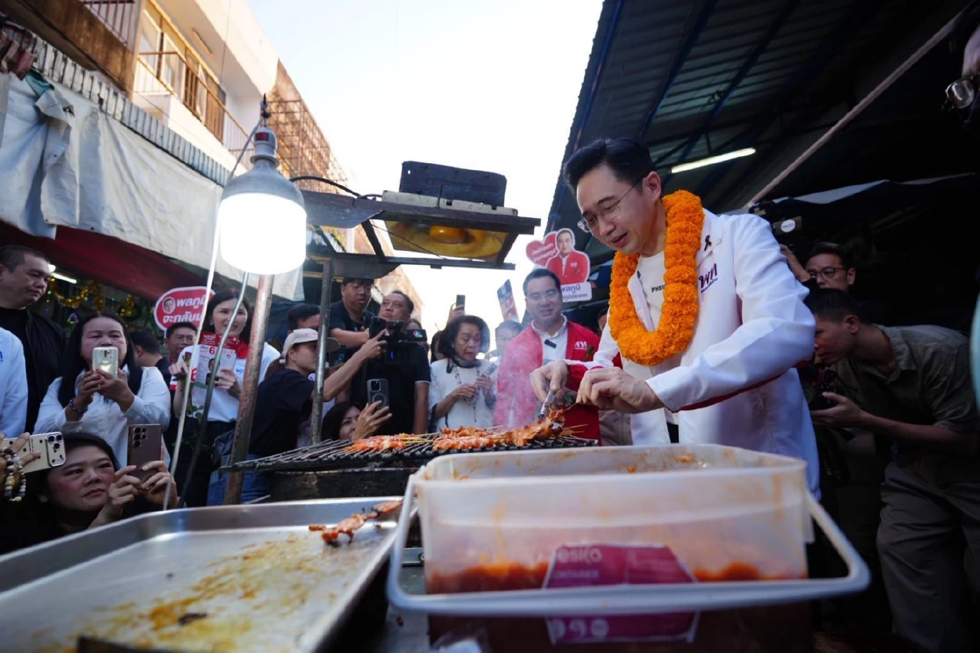 "ยศชนัน" ช่วย "พลภูมิ" หาเสียงเขต15 มั่นใจ ทวงคืนพื้นที่ได้