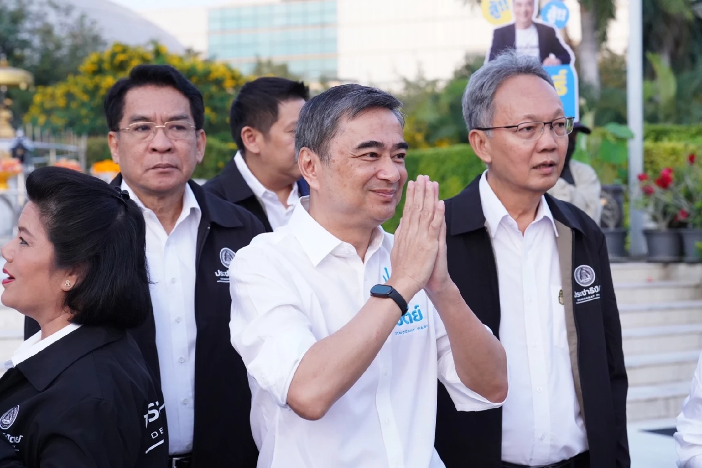 “อภิสิทธิ์” ลั่น! ทำการเมืองต้องชัดเจน-ไม่หวั่นประกาศเทบางพรรค