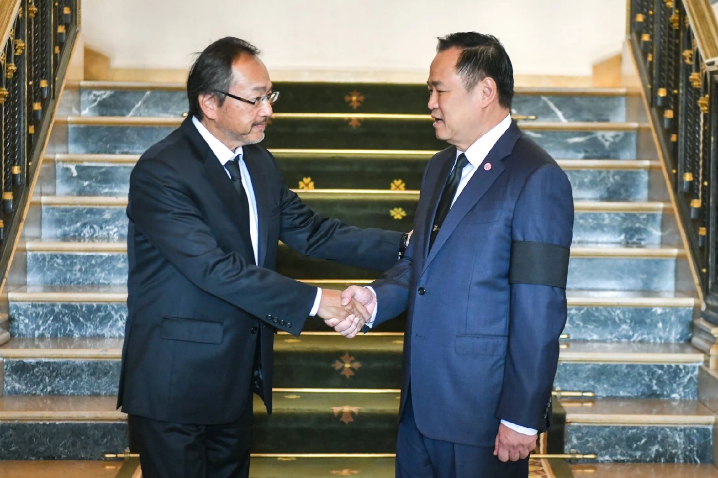 "ทูตญี่ปุ่น" มอบสิ่งของบรรเทาทุกข์ ช่วยเหลือพี่น้องชาวใต้ (มีคลิป)