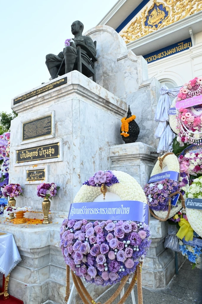 "อนุทิน" วางพวงมาลาถวายสักการะ เนื่องในวันดำรงราชานุภาพ