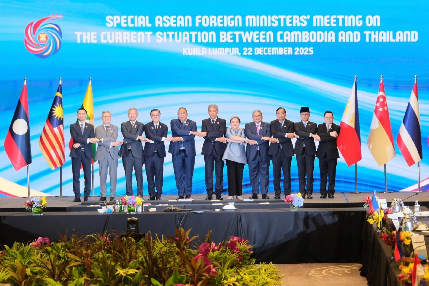 "ฟิลิปปินส์" ประกาศพร้อมสวมบทคนกลางไกล่เกลี่ยศึกไทย-กัมพูชา