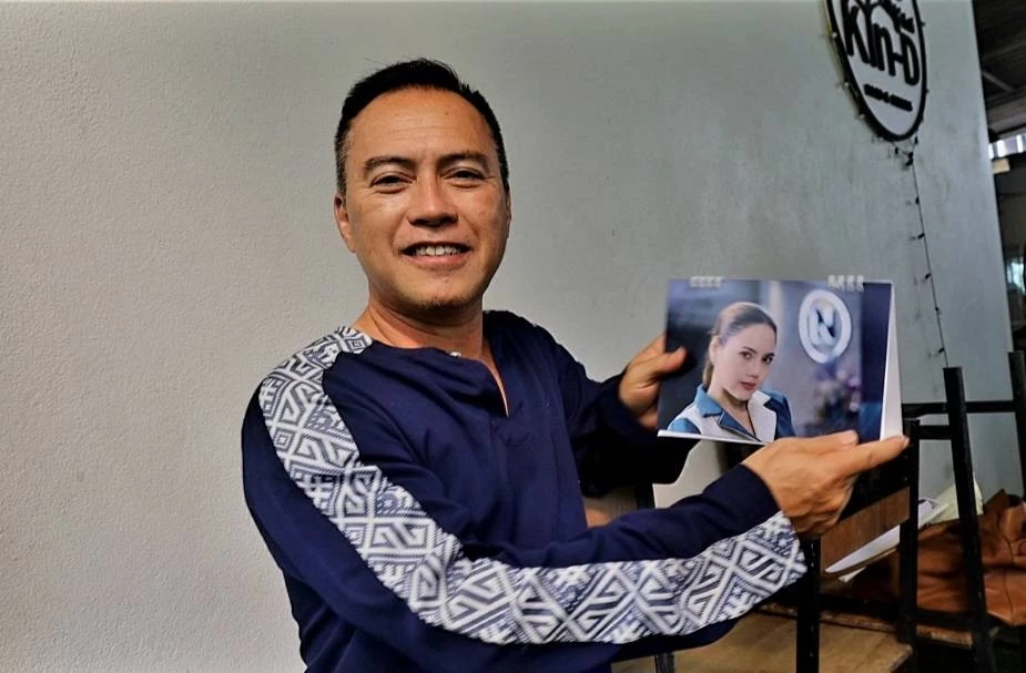 “เนชั่นทีวี” พร้อมผู้ประกาศสาว “นลิน” มอบปฏิทินให้ชาวบ้าน จชต.