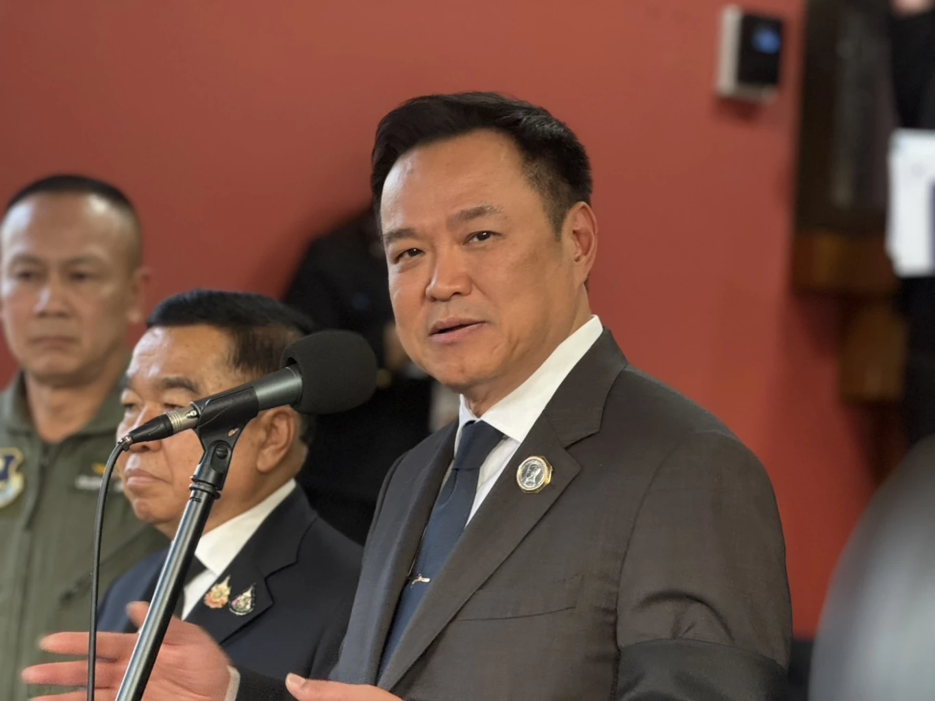 นายอนุทิน นายกรัฐมนตรี