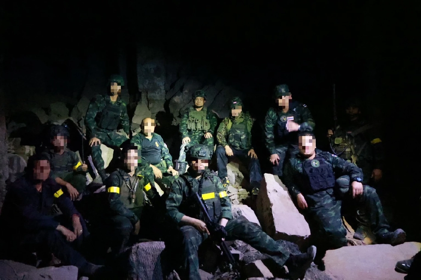 "แม่ทัพภาค 2" ขึ้น "เนิน 350-ปราสาทตาควาย" กลางดึก ดูอาวุธ "กัมพูชา" ที่ตรวจยึดได้