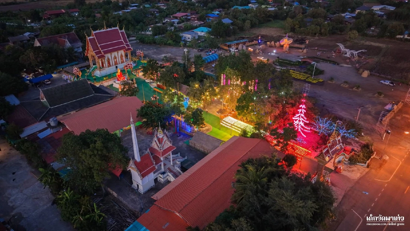 อลังการไฟล้านดวง! ชวนเที่ยวงาน ทำบุญ "วัดสระจันทร์" รับปีใหม่