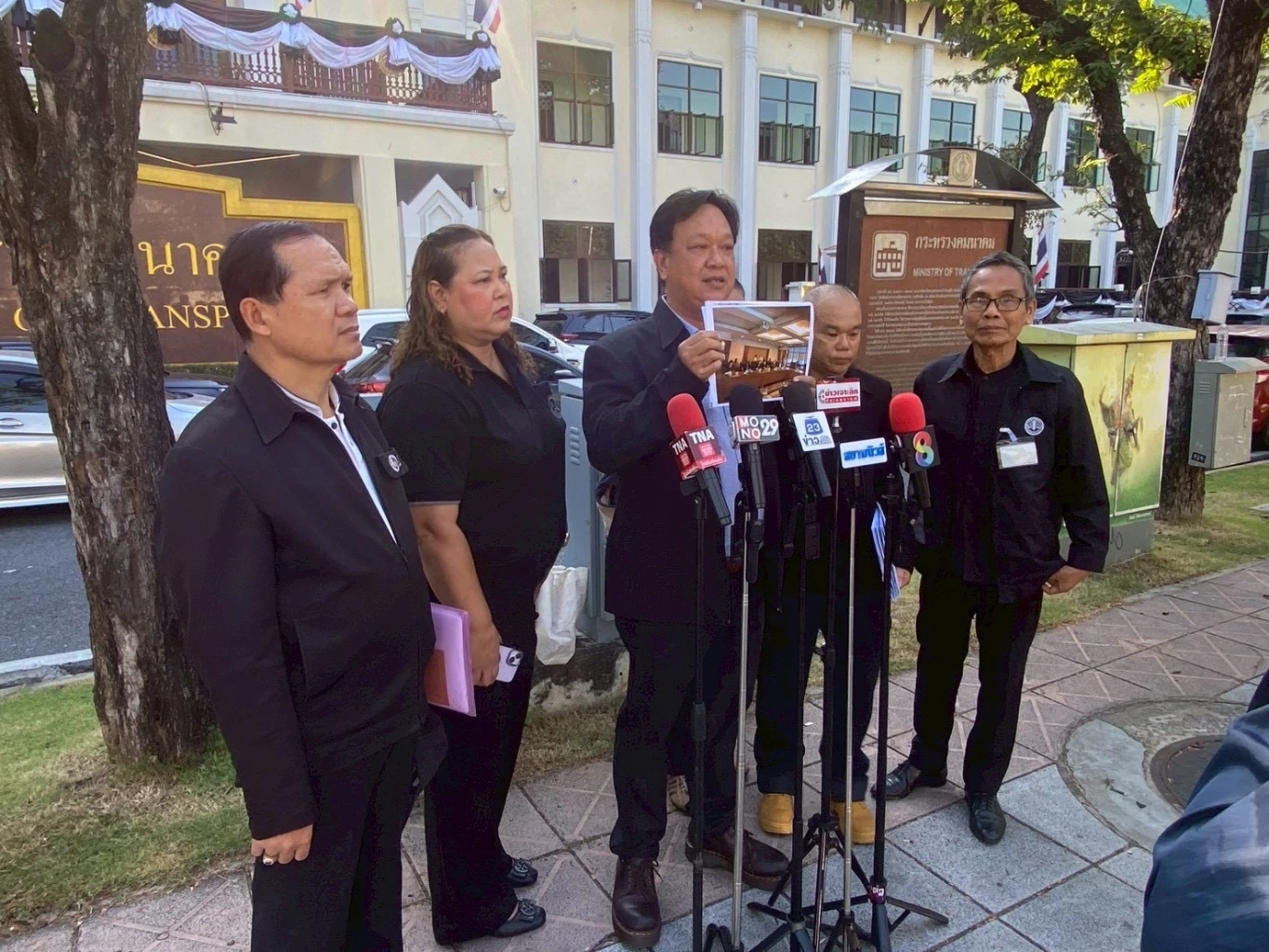 กลุ่มอดีตพนักงานการท่าเรือฯ ร้องถูกเบี้ยวเงินบำเหน็จ เสียหาย 2 พันล.