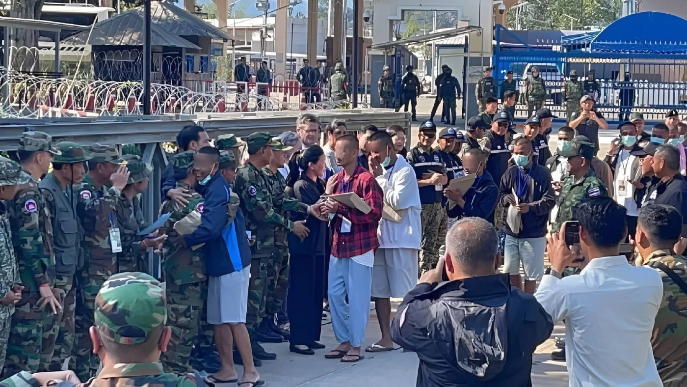 ด่วน! ปล่อย 18 ทหารกัมพูชาแล้ว ที่ด่านถาวรบ้านผักกาด หลังหยุดยิง 72 ชม.