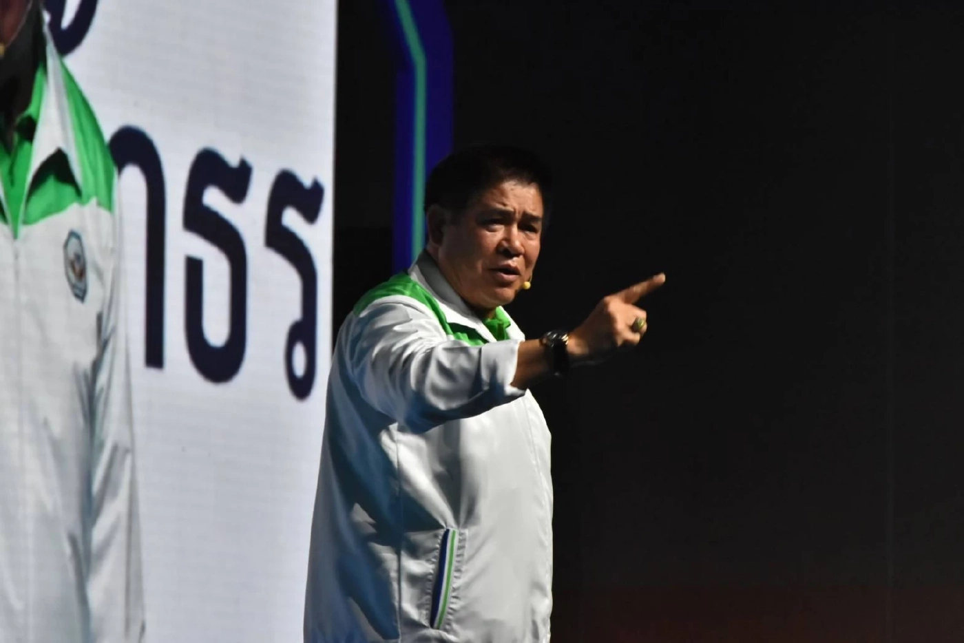 ร้อยเอกธรรมนัส พรหมเผ่า ประธานที่ปรึกษาพรรคกล้าธรรม