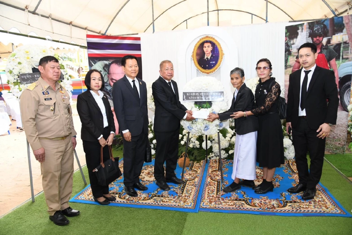 ประธานวุฒิสภา นำทีม สว. เดินทางไปเคารพร่าง "จ่าสิบเอก สำเริง คลังประโคน"