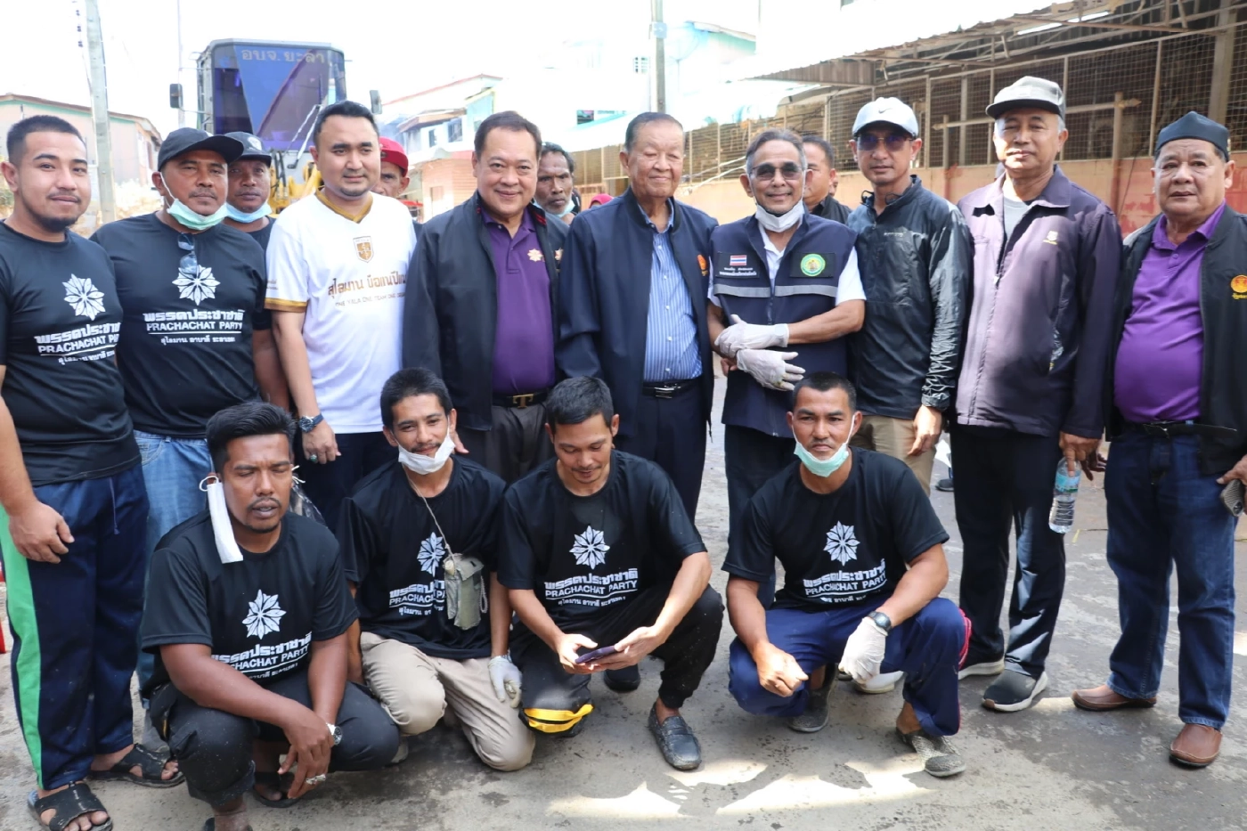“วันนอร์-ทวี” ส่งทีมจิตอาสาชายแดนใต้ ฟื้นฟูหาดใหญ่-สงขลา