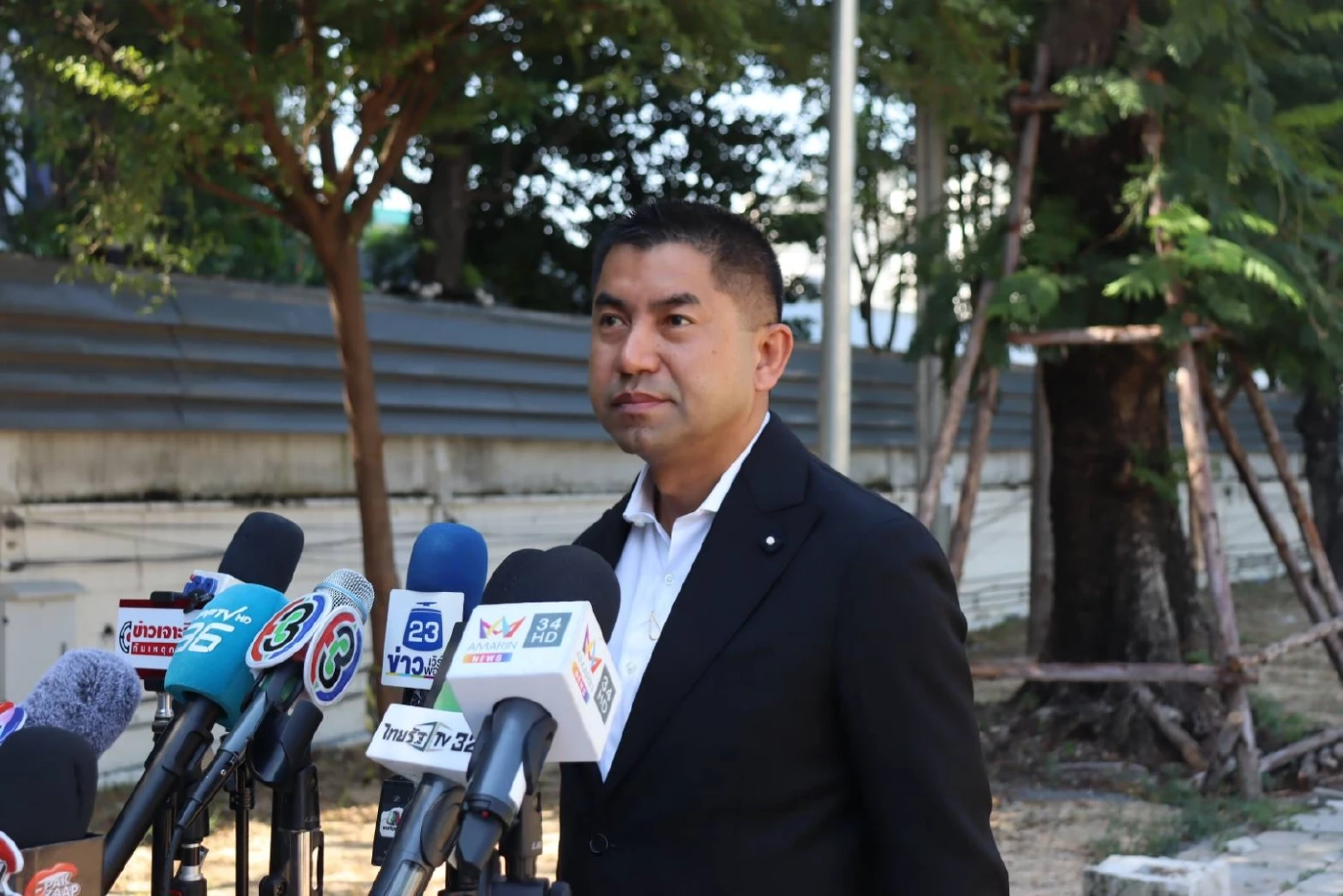 “บิ๊กโจ๊ก” เข้ากองปราบ สู้คดีหมิ่น ตร.เตรียมปล่อย “ข่าวใหญ่” โต้กลับ