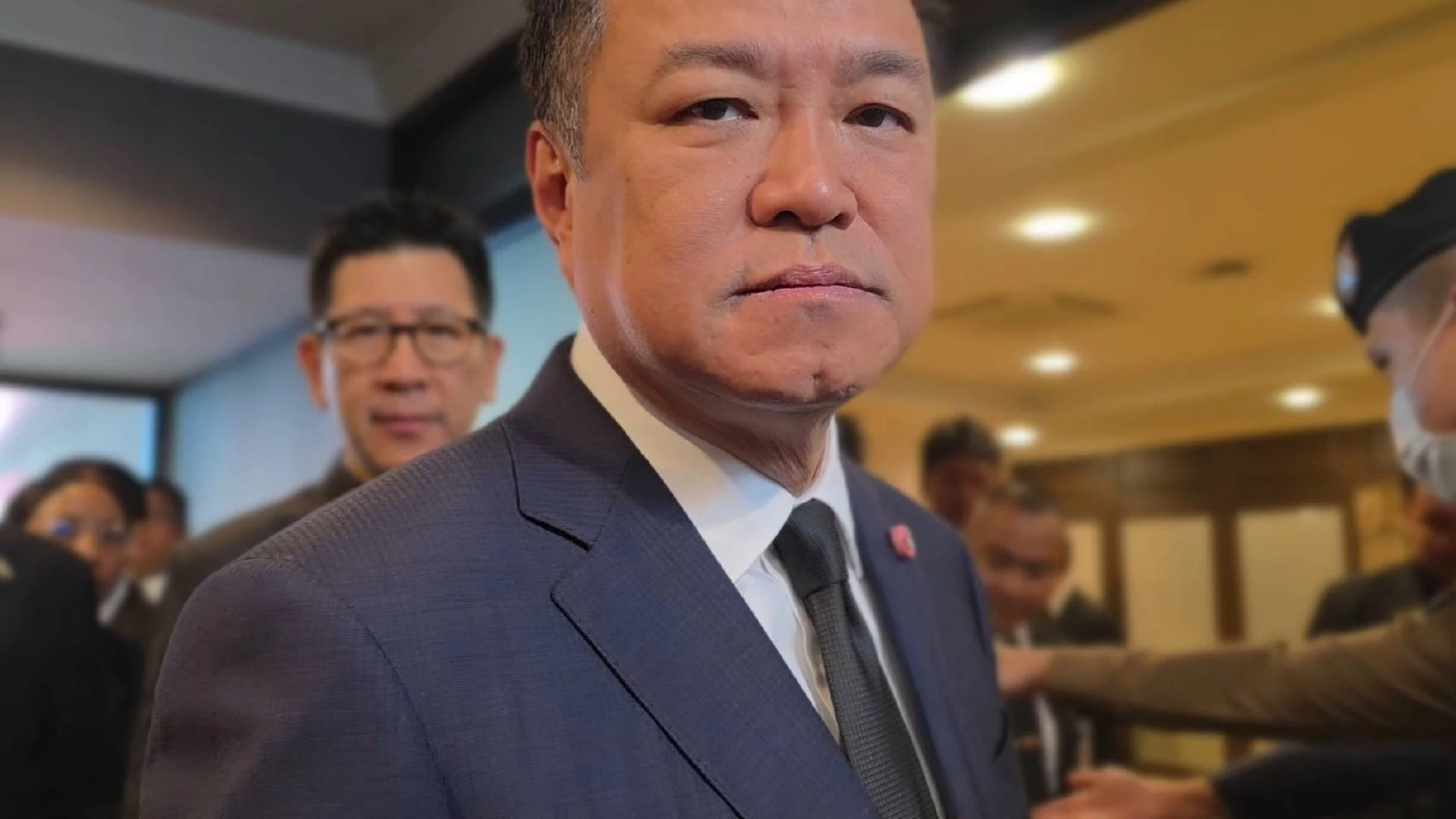 จี้นายกฯ "หลีกไป" หลังคิด "หลีกภัย" ส่อทิ้ง ปชช.