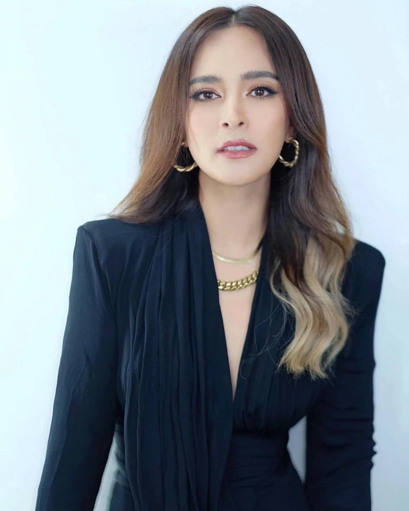 ด่วน! ตำรวจ ปอศ.บุกจับ "นานา ไรบีนา" ที่บ้านพักย่านพระโขนง