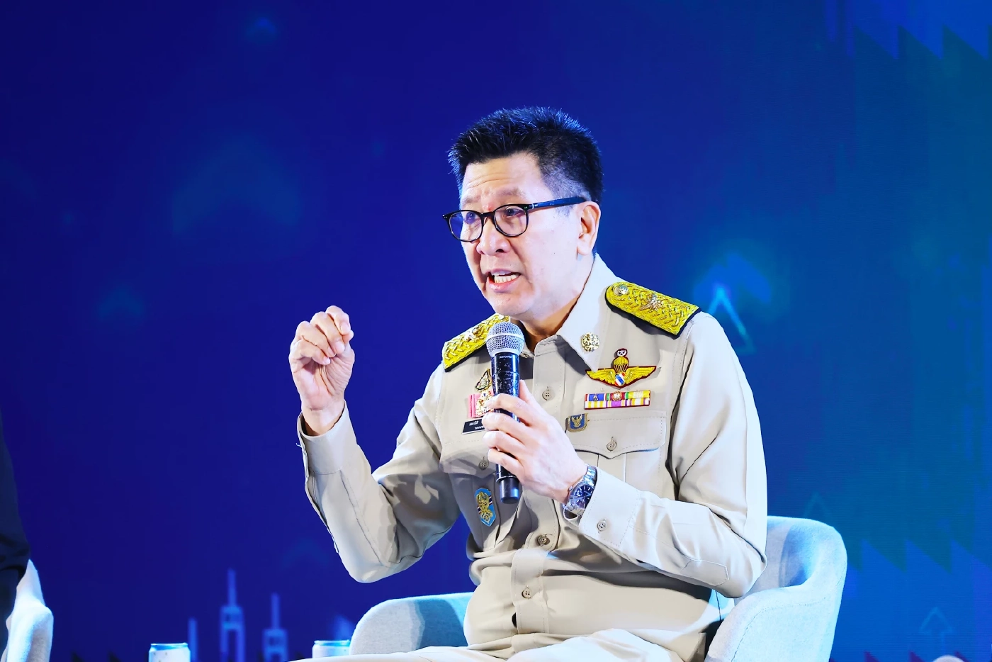 เอกนิติ นิติทัณฑ์ประภาศ รองนายกรัฐมนตรีและรัฐมนตรีว่าการกระทรวงการคลัง